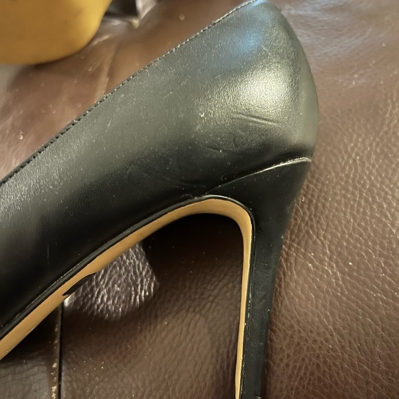 Marc Fisher Darlina D'orsay Pumps Black Pointed Toe Gold Trim 3.5” High Heel - Picture 7 of 11